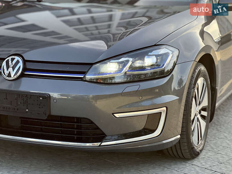 Хэтчбек Volkswagen e-Golf 2017 в Новояворовске