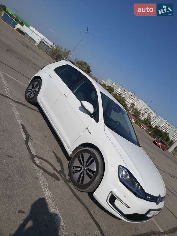 Хетчбек Volkswagen e-Golf 2015 в Запоріжжі