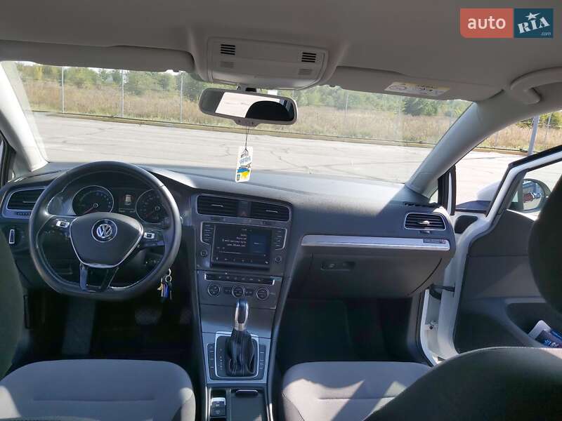 Хетчбек Volkswagen e-Golf 2015 в Запоріжжі