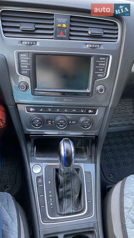 Хетчбек Volkswagen e-Golf 2016 в Києві