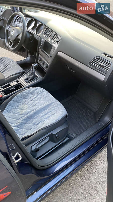 Хетчбек Volkswagen e-Golf 2016 в Києві