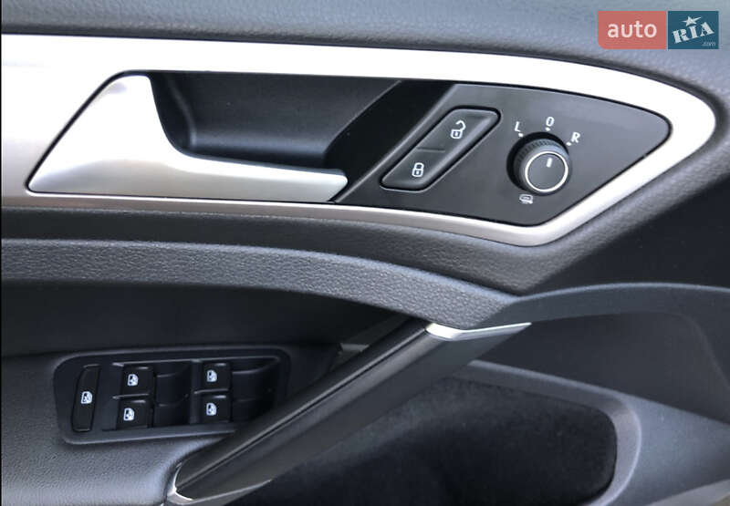 Хетчбек Volkswagen e-Golf 2015 в Львові