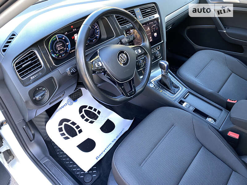 Хэтчбек Volkswagen e-Golf 2017 в Киеве