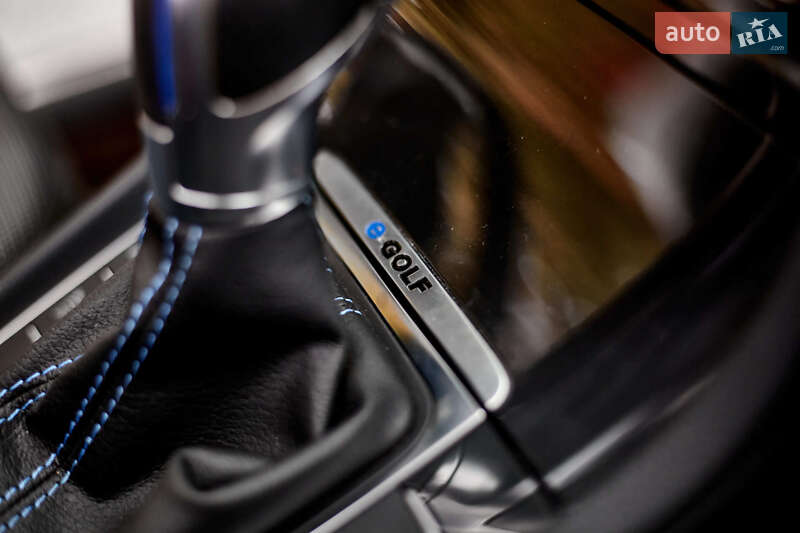 Хетчбек Volkswagen e-Golf 2020 в Дніпрі