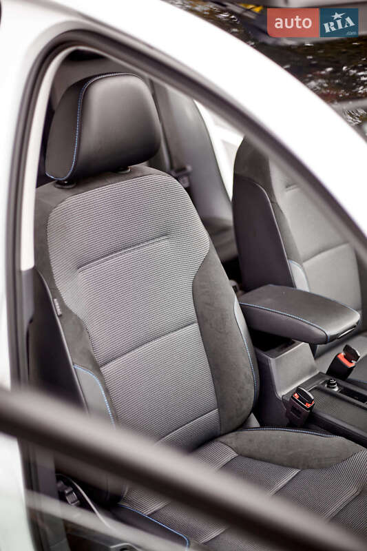 Хетчбек Volkswagen e-Golf 2020 в Дніпрі