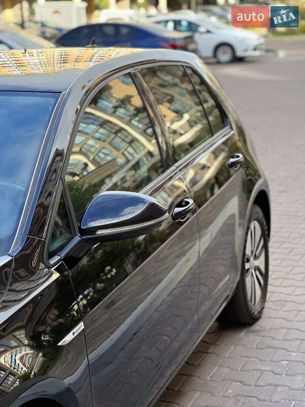 Хетчбек Volkswagen e-Golf 2017 в Софіївській Борщагівці