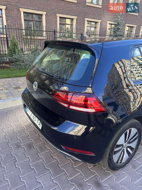 Хетчбек Volkswagen e-Golf 2017 в Софіївській Борщагівці