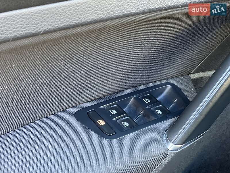 Хетчбек Volkswagen e-Golf 2017 в Софіївській Борщагівці