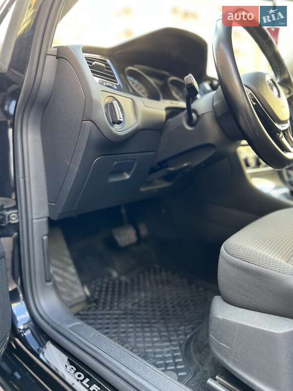 Хетчбек Volkswagen e-Golf 2017 в Софіївській Борщагівці