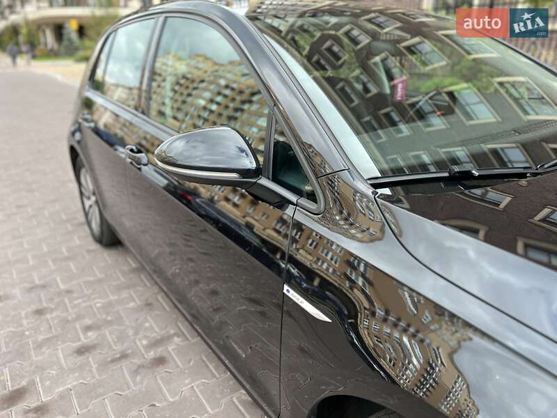 Хетчбек Volkswagen e-Golf 2017 в Софіївській Борщагівці
