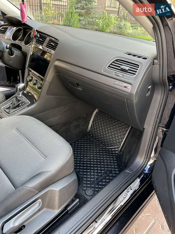 Хетчбек Volkswagen e-Golf 2017 в Софіївській Борщагівці