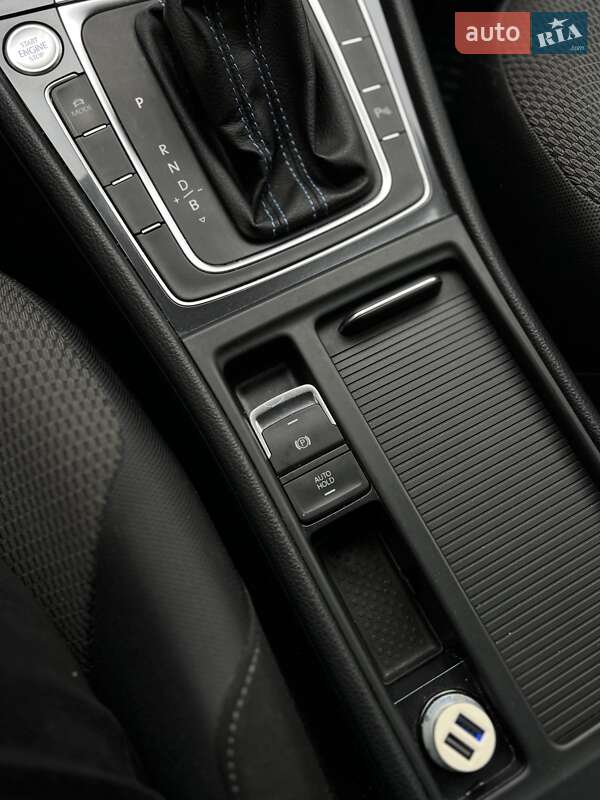 Хетчбек Volkswagen e-Golf 2017 в Софіївській Борщагівці