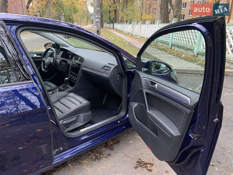 Хетчбек Volkswagen e-Golf 2019 в Києві