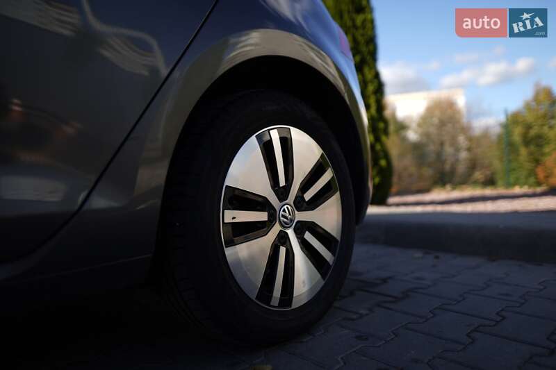 Хетчбек Volkswagen e-Golf 2018 в Житомирі