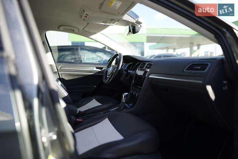 Хетчбек Volkswagen e-Golf 2018 в Житомирі