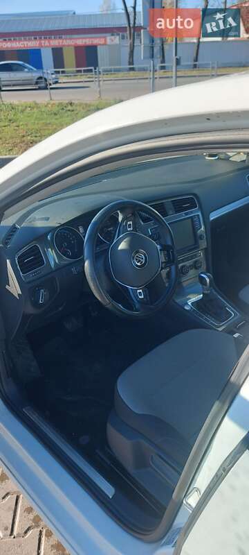Хэтчбек Volkswagen e-Golf 2014 в Житомире