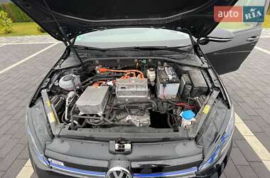 Хэтчбек Volkswagen e-Golf 2020 в 