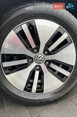 Хэтчбек Volkswagen e-Golf 2020 в 