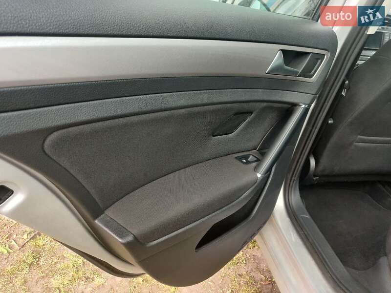 Хэтчбек Volkswagen e-Golf 2015 в Киеве