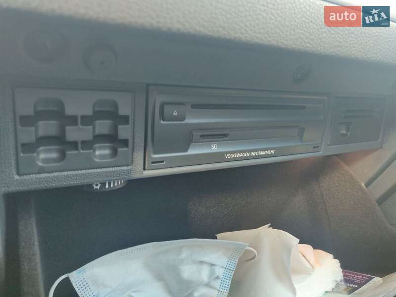 Хэтчбек Volkswagen e-Golf 2015 в Киеве