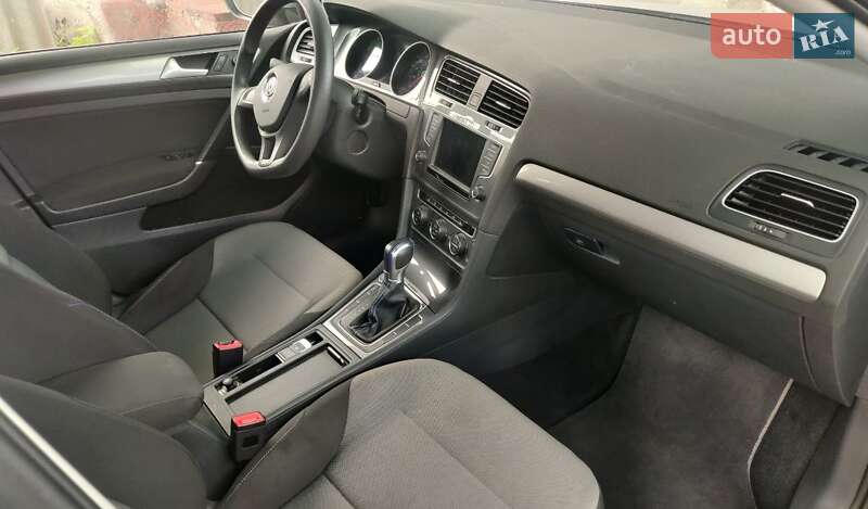 Хэтчбек Volkswagen e-Golf 2015 в Киеве