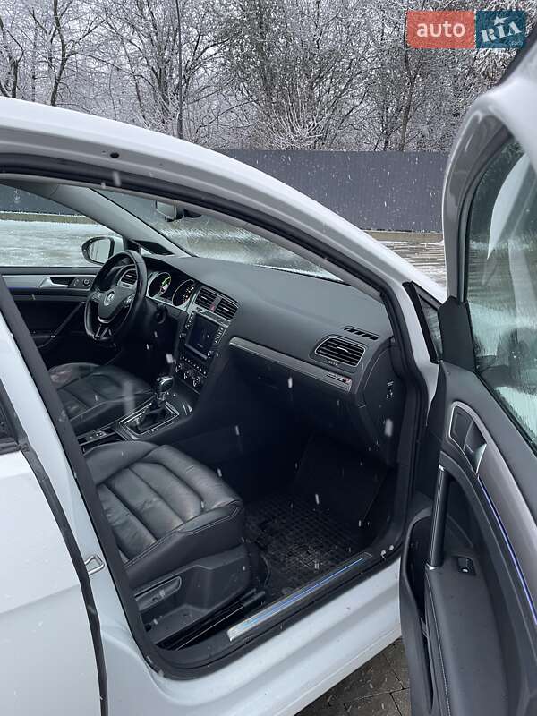 Хетчбек Volkswagen e-Golf 2014 в Ужгороді