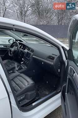 Хэтчбек Volkswagen e-Golf 2014 в 