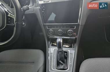 Хэтчбек Volkswagen e-Golf 2018 в 