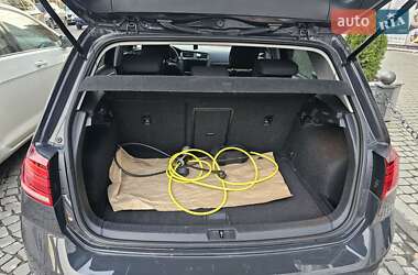 Хэтчбек Volkswagen e-Golf 2018 в 