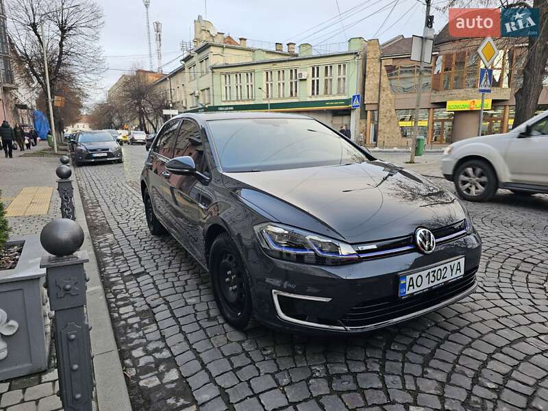 Хэтчбек Volkswagen e-Golf 2018 в 