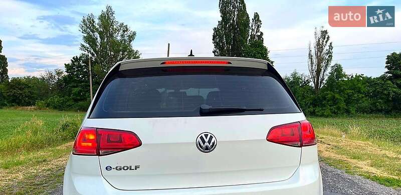 Хетчбек Volkswagen e-Golf 2015 в Івано-Франківську