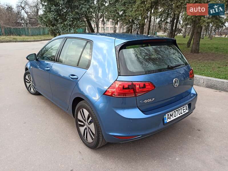 Хетчбек Volkswagen e-Golf 2015 в Житомирі