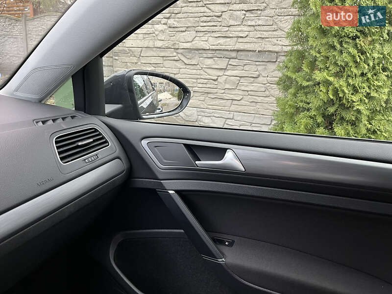 Хетчбек Volkswagen e-Golf 2020 в Радивиліві