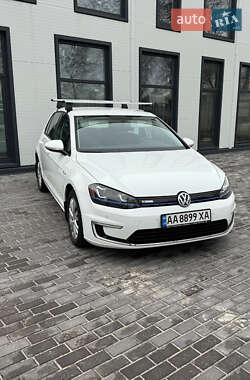 Хетчбек Volkswagen e-Golf 2015 в Києві