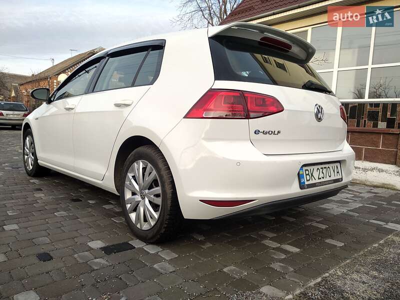 Хетчбек Volkswagen e-Golf 2015 в Рівному