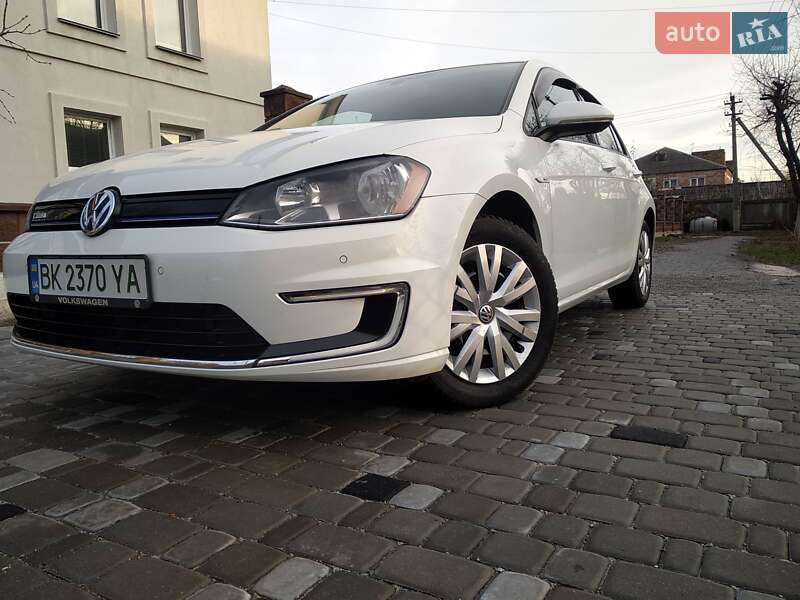 Volkswagen e-Golf 2015