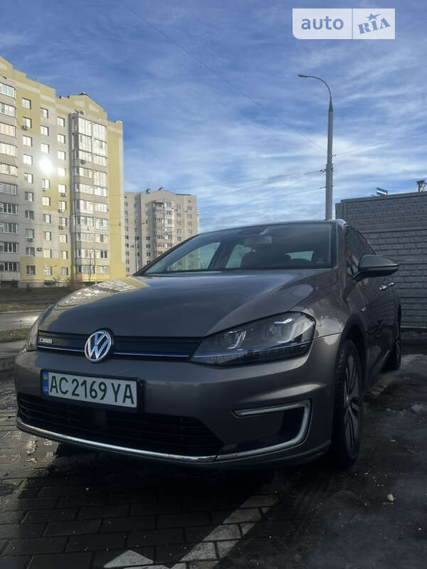 Хэтчбек Volkswagen e-Golf 2015 в Каменец-Подольском