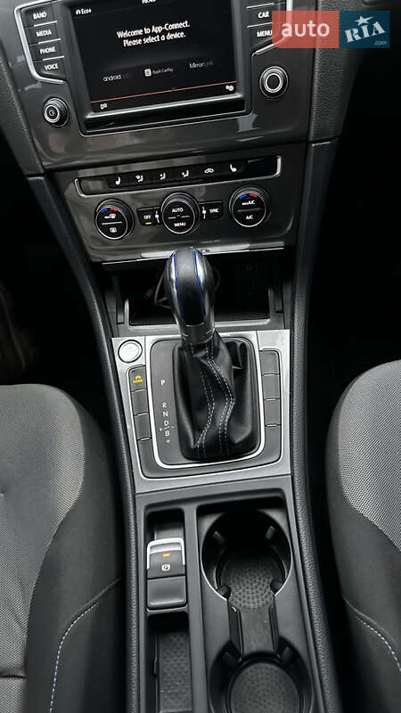 Хетчбек Volkswagen e-Golf 2015 в Вінниці