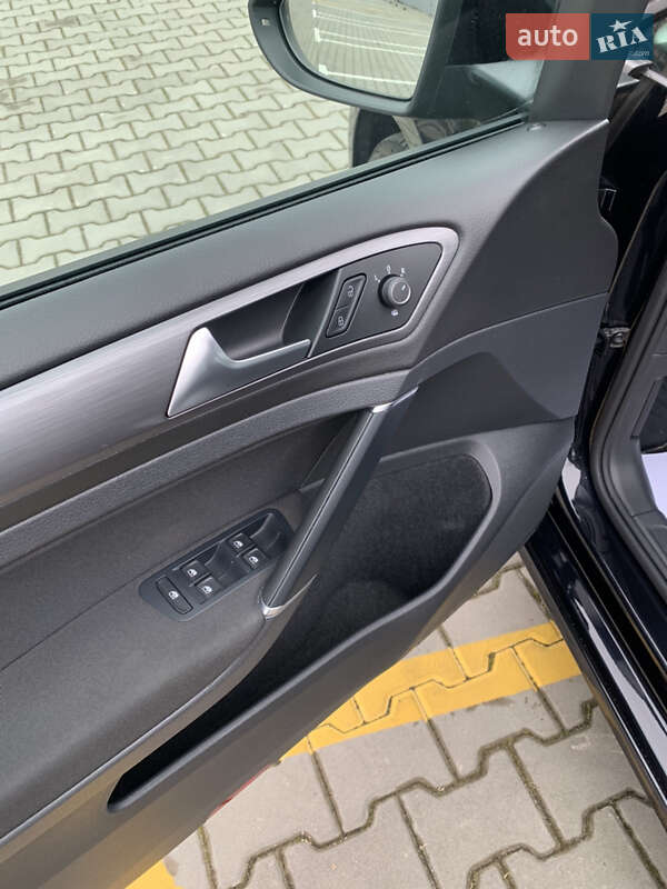 Хетчбек Volkswagen e-Golf 2020 в Києві