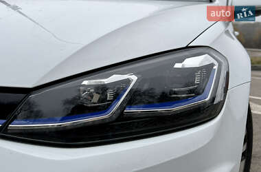 Хэтчбек Volkswagen e-Golf 2019 в 