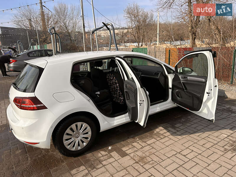 Хетчбек Volkswagen e-Golf 2014 в Дніпрі