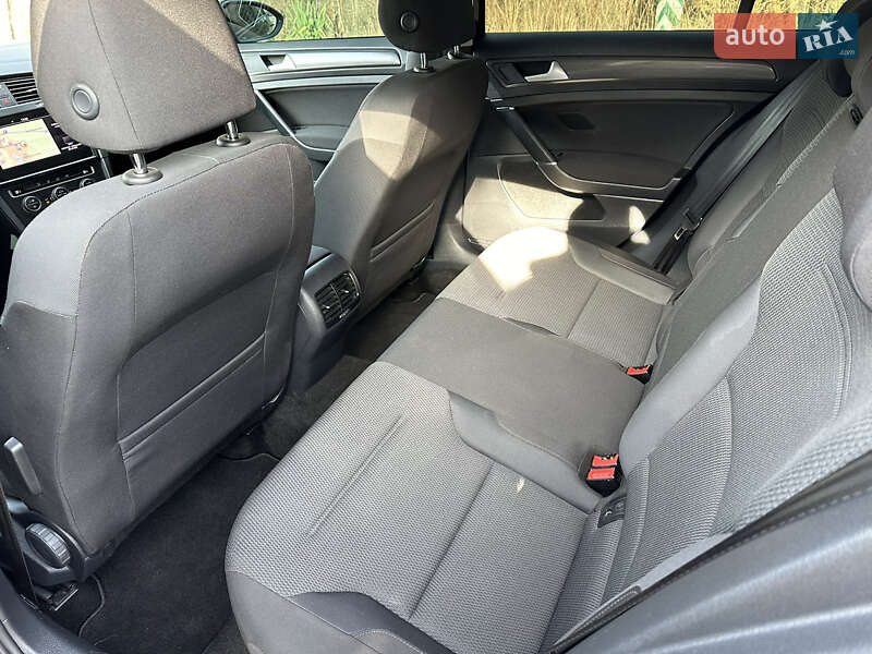 Хэтчбек Volkswagen e-Golf 2018 в Киеве фото 10 Хэтчбек Volkswagen e-Golf 2018 в Киеве