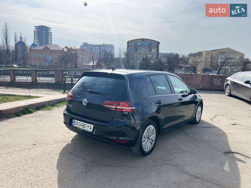 Хэтчбек Volkswagen e-Golf 2015 в Кропивницком