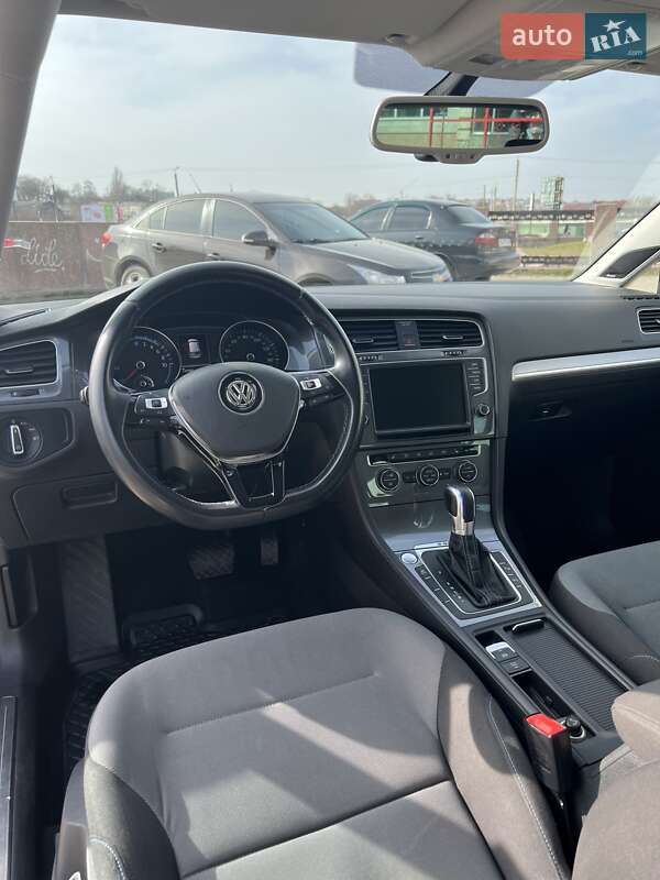 Хэтчбек Volkswagen e-Golf 2015 в Кропивницком