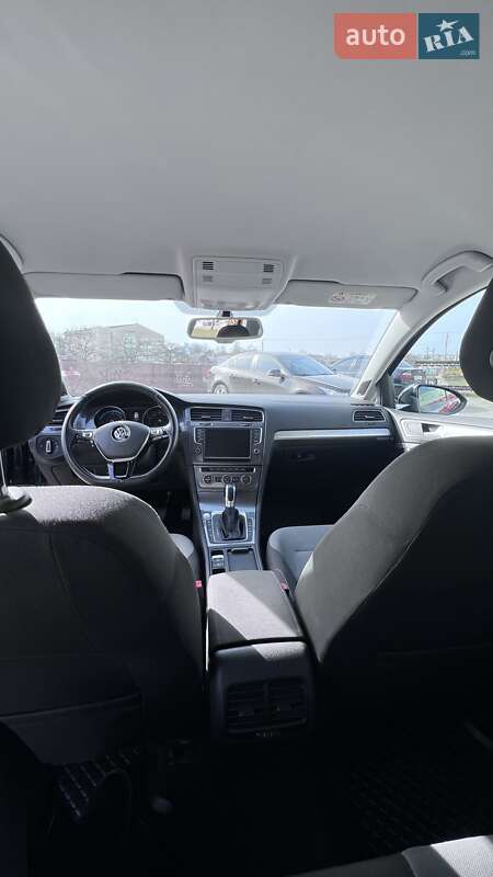 Хэтчбек Volkswagen e-Golf 2015 в Кропивницком