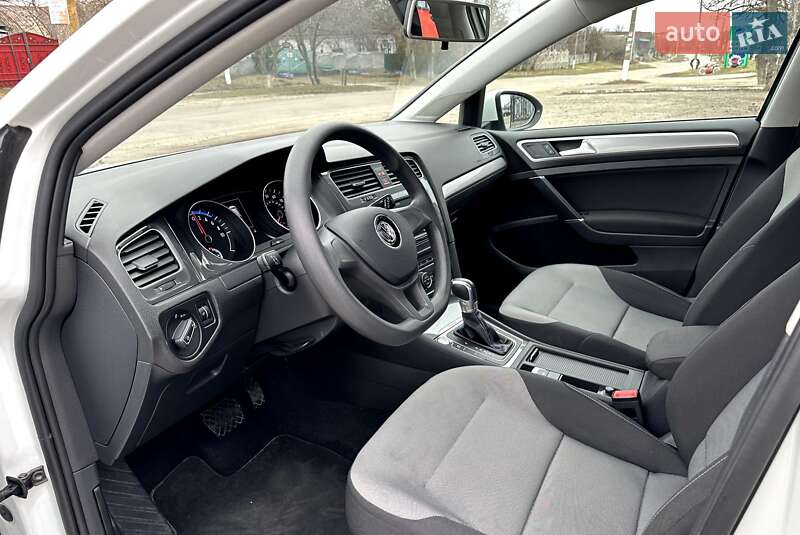 Хэтчбек Volkswagen e-Golf 2016 в Хороле фото 18 Хэтчбек Volkswagen e-Golf 2016 в Хороле