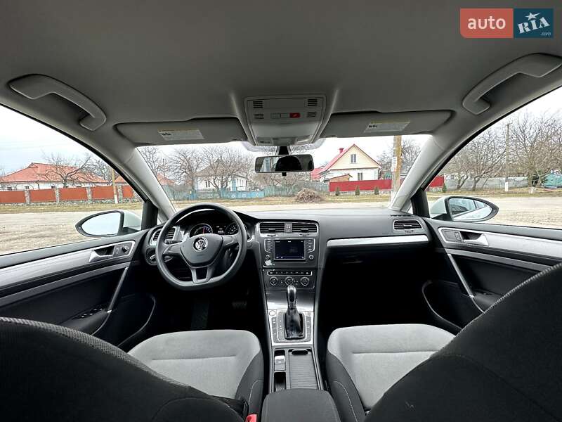 Хэтчбек Volkswagen e-Golf 2016 в Хороле фото 28 Хэтчбек Volkswagen e-Golf 2016 в Хороле