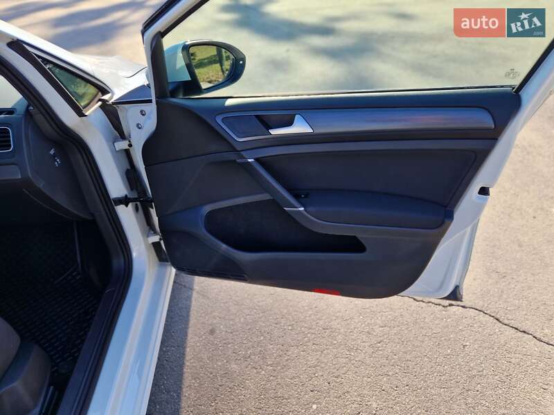 Хэтчбек Volkswagen e-Golf 2018 в Виннице фото 10 Хэтчбек Volkswagen e-Golf 2018 в Виннице