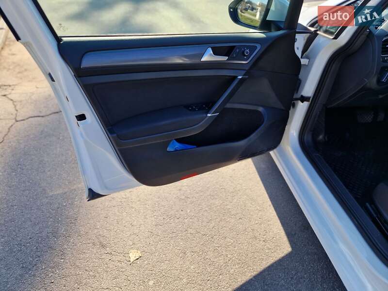 Хэтчбек Volkswagen e-Golf 2018 в Виннице фото 16 Хэтчбек Volkswagen e-Golf 2018 в Виннице