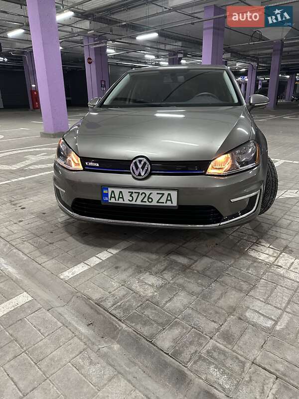 Хэтчбек Volkswagen e-Golf 2016 в Киеве